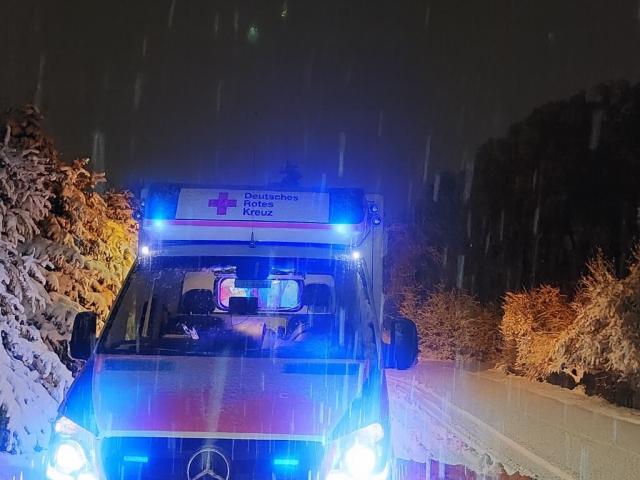 Rettungswagen im Schnee