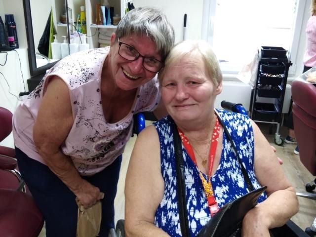 Besuch für Frau Dauth und Frau Bucur 2